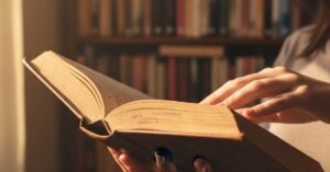 Najpopularniejsze polskie pisarki współczesne: Odkryj ich historie