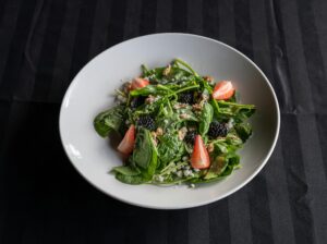 Jak wybrać catering, jeśli Twoim celem jest redukcja, a nie tylko „zdrowe jedzenie”?